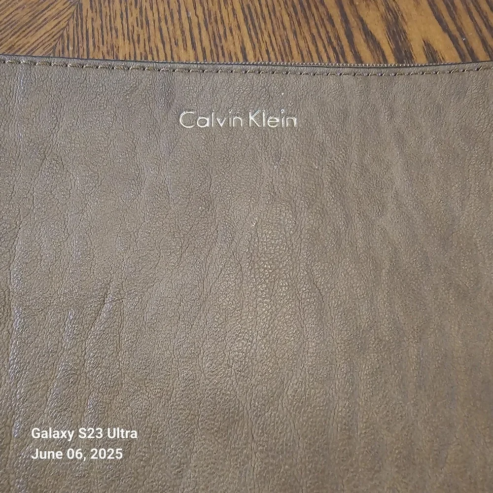 Calvin Klein Brown Faux‎ Leather Zip Wristlet Clutch Wallet Clip On Bag